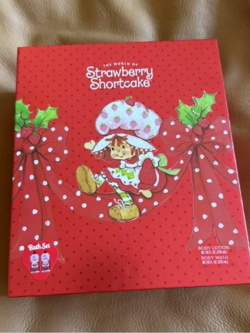 The World of Strawberry Shortcake Red Holiday Bath Set